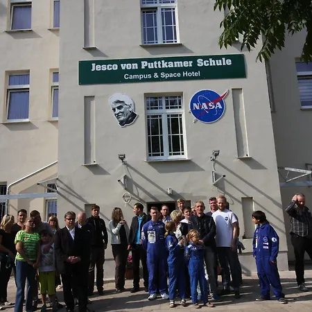 Space Im Campus Der Jvp Schule Lägenhetshotell Leipzig